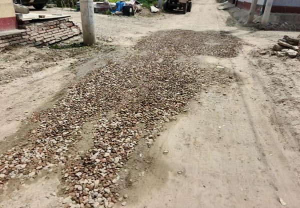 通州西黄垡村施工破路迟迟不回复，一下雨村说念就成烂泥坑